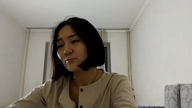 Lyndasilk online show from November 2025 03:36:01 PM