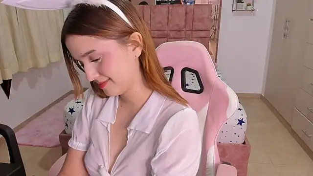 MIACUTEE  online show from June 2026 11:33:02 PM
