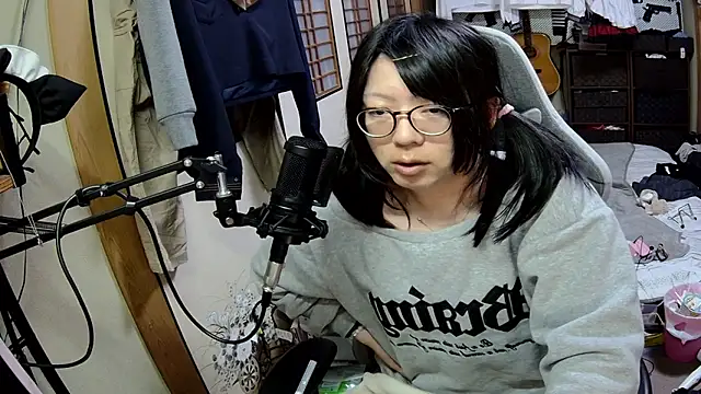 Snapshot of harinyanxxx chatting on February 2026 03:43:02 PM harinyanxxx online show from February 2026 03:43:02 PM