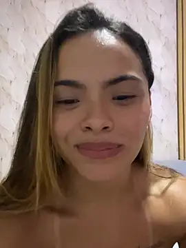 safadinhaquenteW online show from April 2026 04:02:02 PM