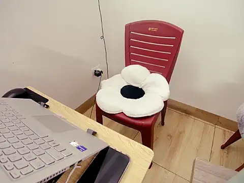 Snapshot of Hanna_Mina chatting on November 2025 02:01:02 AM Hanna Mina online show from November 2025 02:01:02 AM