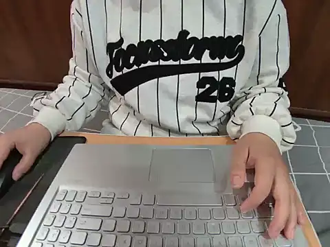 Snapshot of Hanna_Mina chatting on December 2025 05:02:01 AM Hanna Mina online show from December 2025 05:02:01 AM