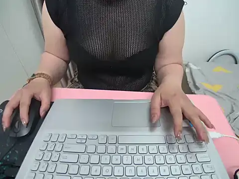 Snapshot of Hanna_Mina chatting on January 2026 02:12:02 PM Hanna Mina online show from January 2026 02:12:02 PM