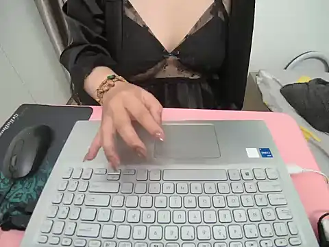 Snapshot of Hanna_Mina chatting on January 2026 02:38:01 AM Hanna Mina online show from January 2026 02:38:01 AM