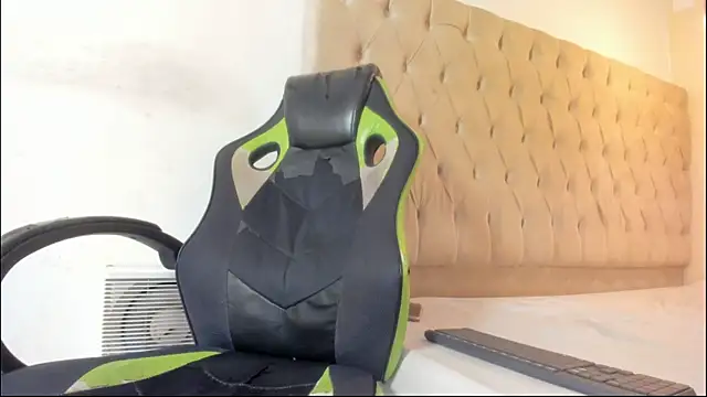 Hotblosson online show from November 2025 03:36:01 PM