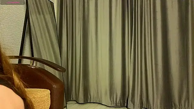 Snapshot of MissPompadure chatting on March 2026 07:44:01 PM MissPompadure online show from March 2026 07:44:01 PM