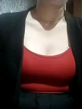 YiyinLy online show from December 2025 12:36:01 PM