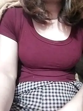 YiyinLy online show from December 2025 06:56:02 PM