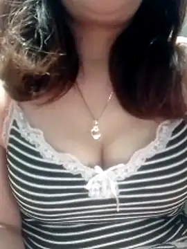 YiyinLy online show from March 2026 09:04:01 AM