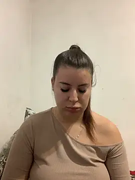 MiraCastellon online show from November 2025 12:07:01 PM