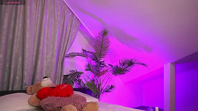 Snapshot of TenderSin chatting on April 2026 02:25:01 AM TenderSin online show from April 2026 02:25:01 AM