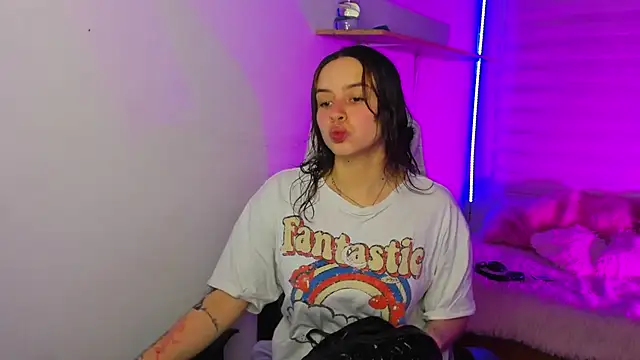 Emily Lindey online show from November 2025 03:18:02 AM