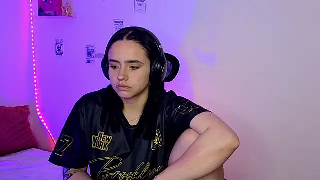 Emily Lindey online show from April 2026 04:46:01 AM