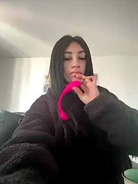 Snapshot of Cara-Hadley chatting on November 2025 01:23:01 PM Cara-Hadley online show from November 2025 01:23:01 PM