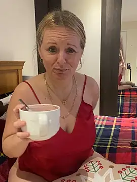 madamlillyrose online show from December 2025 09:03:01 AM