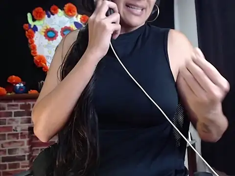 Lucyy Naugthy online show from November 2025 01:28:01 PM