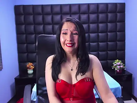 Agatha Leon  online show from November 2025 12:06:01 PM