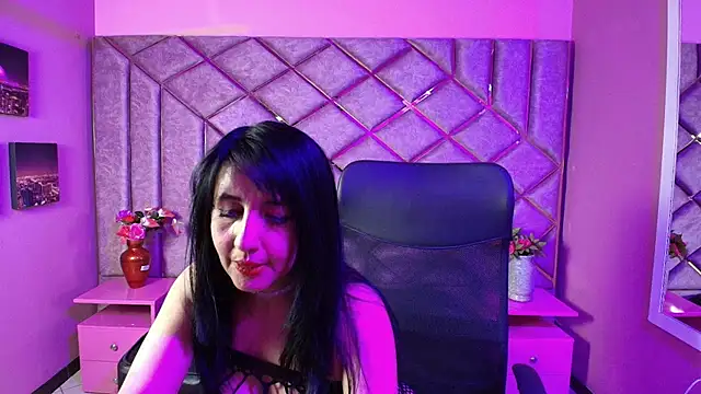 Agatha Leon  online show from November 2025 07:45:02 PM