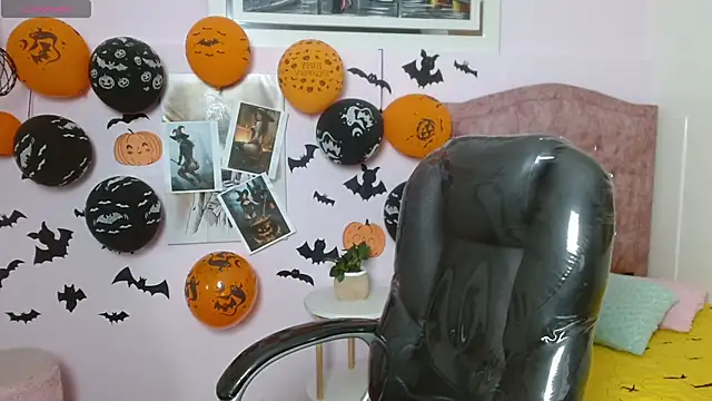 AmethystShadow17 online show from October 2025 01:45:01 PM