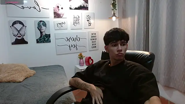 AmethystShadow17 online show from October 2025 03:41:01 PM