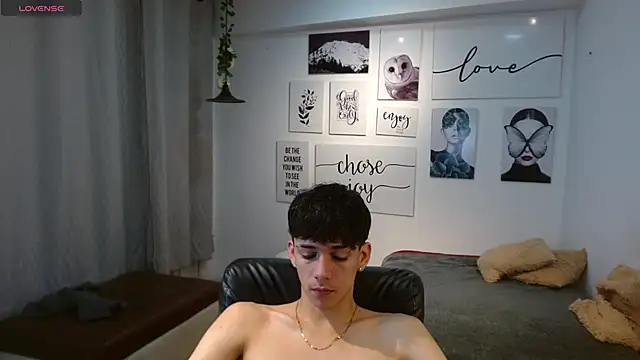 AmethystShadow17 online show from November 2025 02:43:02 PM