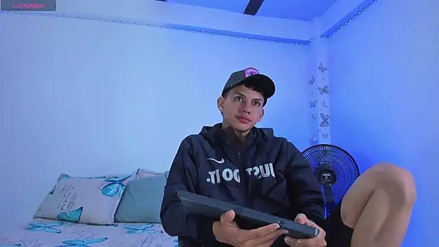 Axel Cody  online show from October 2025 11:44:02 AM