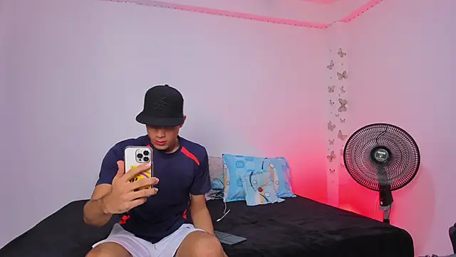 Axel Cody  online show from November 2025 07:56:01 PM