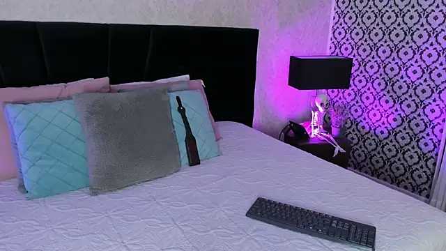 mariianna lopez  online show from November 2025 04:40:02 PM