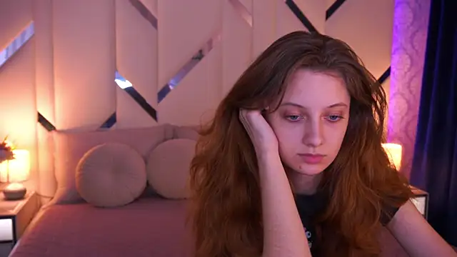 CuteeFoxy online show from April 2026 12:56:01 PM