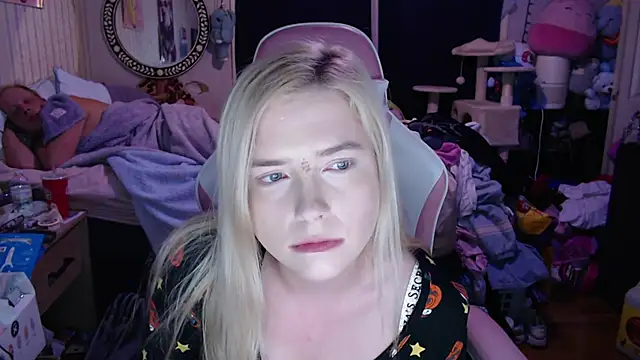 Snapshot of AddisonSparks chatting on October 2025 06:58:02 AM AddisonSparks online show from October 2025 06:58:02 AM