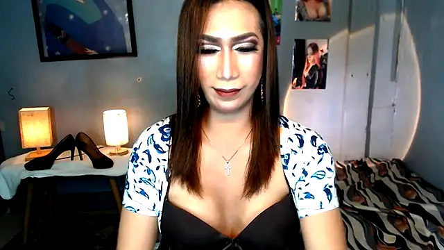 littleredbunny27 online show from April 2026 10:21:01 AM