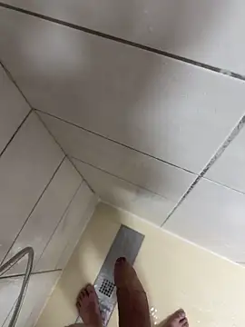 jesuislabb01 online show from April 2026 04:29:01 AM