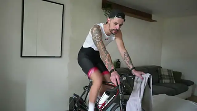 monsieurguitsxxx online show from February 2026 12:08:01 PM