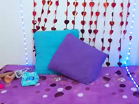 Isaa Foxx  online show from October 2025 01:57:02 PM