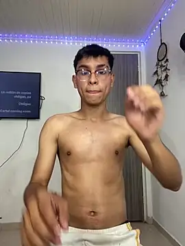 Snapshot of Muchachito18 chatting on February 2026 05:06:01 AM Muchachito18 online show from February 2026 05:06:01 AM