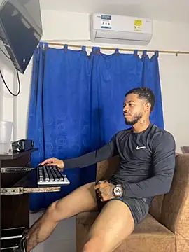 Kylian Alessandro online show from December 2025 12:32:01 PM