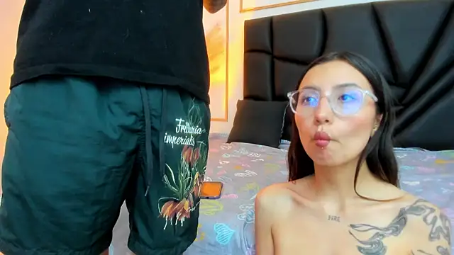 AnnieAndLeandro online show from December 2025 07:22:01 PM