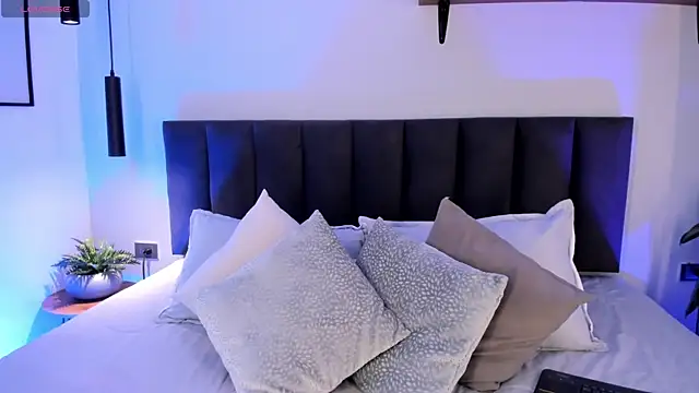 AilanaCortes online show from November 2025 12:05:02 PM