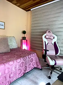 Meggie  online show from November 2025 11:14:01 PM