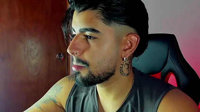 maximo black  online show from October 2025 07:38:02 PM