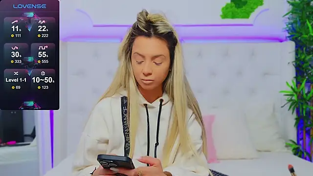 Snapshot of AriannaSins chatting on February 2025 01:30:01 PM AriannaSins online show from February 2025 01:30:01 PM