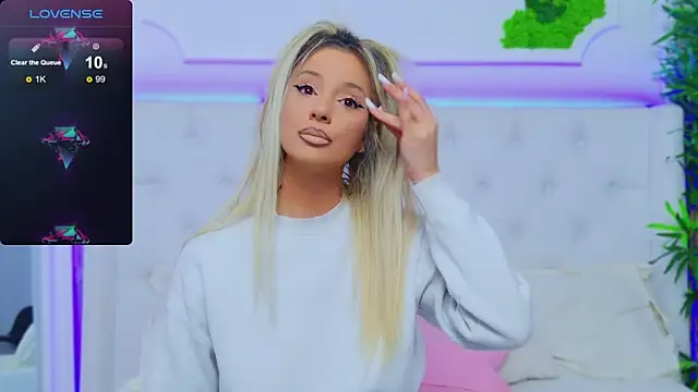 Snapshot of AriannaSins chatting on February 2025 03:57:02 PM AriannaSins online show from February 2025 03:57:02 PM