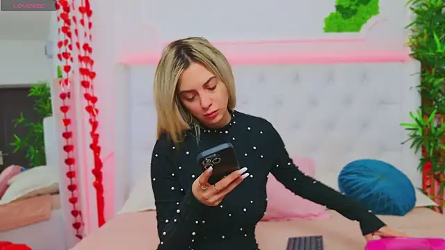 Snapshot of AriannaSins chatting on February 2025 01:22:01 PM AriannaSins online show from February 2025 01:22:01 PM