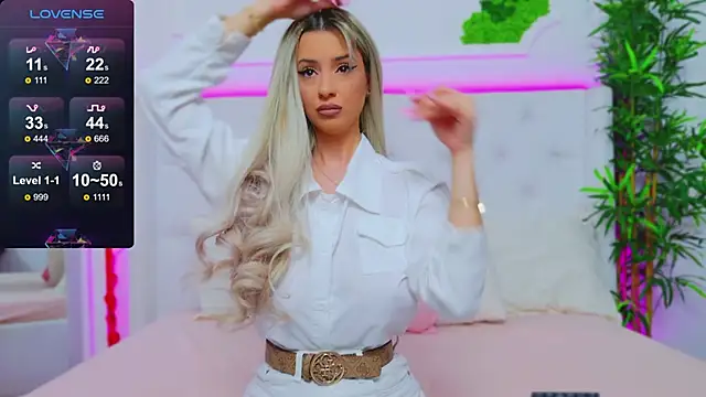 Snapshot of AriannaSins chatting on February 2025 01:41:01 PM AriannaSins online show from February 2025 01:41:01 PM