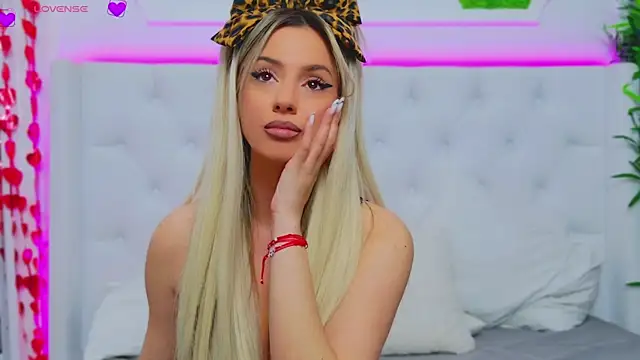 Snapshot of AriannaSins chatting on March 2025 04:46:01 PM AriannaSins online show from March 2025 04:46:01 PM