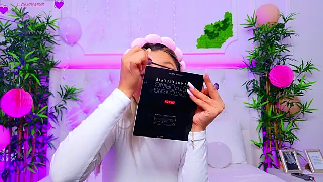 Snapshot of AriannaSins chatting on September 2025 12:18:02 PM AriannaSins online show from September 2025 12:18:02 PM