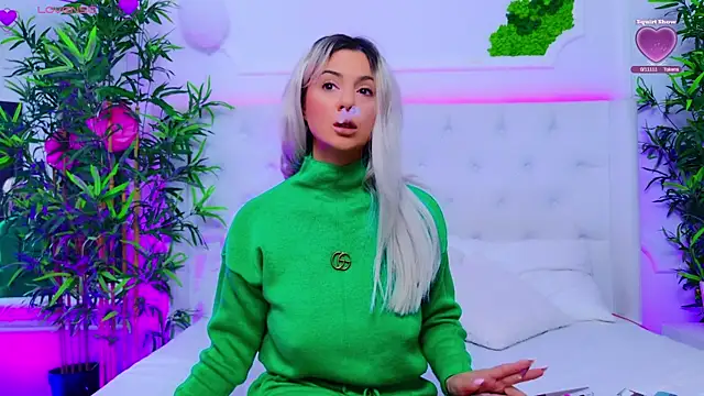 Snapshot of AriannaSins chatting on September 2025 12:21:02 PM AriannaSins online show from September 2025 12:21:02 PM