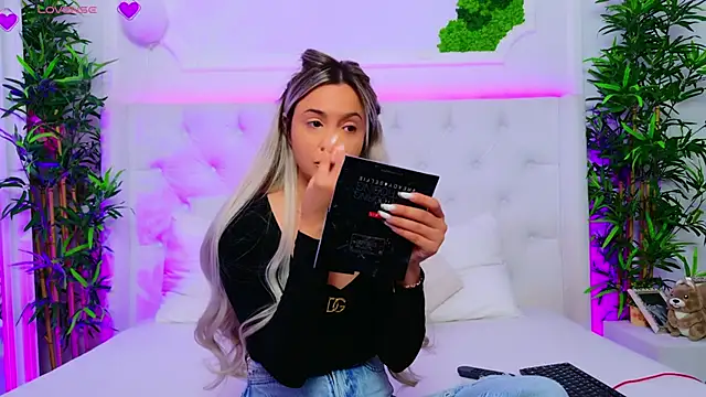 AriannaSins online show from November 2025 02:28:01 PM