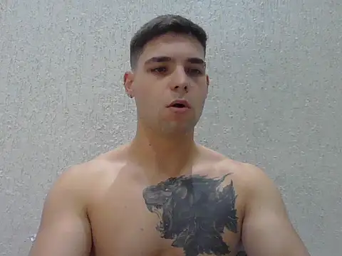 Snapshot of Zure-xxx chatting on April 2026 11:25:02 PM Zure-xxx online show from April 2026 11:25:02 PM