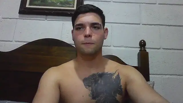 Snapshot of Zure-xxx chatting on May 2026 01:45:02 AM Zure-xxx online show from May 2026 01:45:02 AM